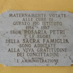 Oasi Giovani, interno, Atrio d’Ingresso. Epigrafe Suor Rosaria Petri e Suore Sacra Famiglia