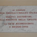 Museo Civico A. Olmo, Epigrafe C. Sinaglia e R. Graziano, Inaugurazione Gipsoteca “D. Calandra” 2002