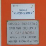 Fraz. Tetti Roccia, Circolo Ricreativo Frazionale “Claudio Calandra”, Targhe Ingresso lato Sud