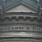 S. Giovanni, facciata Est. Iscrizione Dedicatoria su Fregio