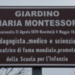 Insegna Dedicazione Giardino “Maria Montessori”