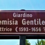 Insegna Dedicazione Giardino “Artemisia Gentileschi”